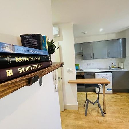 Lovely 2 Bedroom Serviced Apartment In Londra Esterno foto
