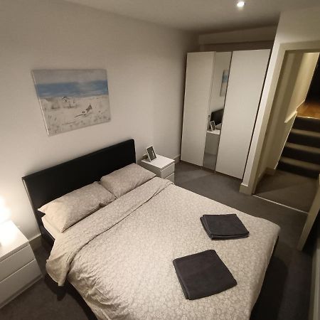 Lovely 2 Bedroom Serviced Apartment In Londra Esterno foto
