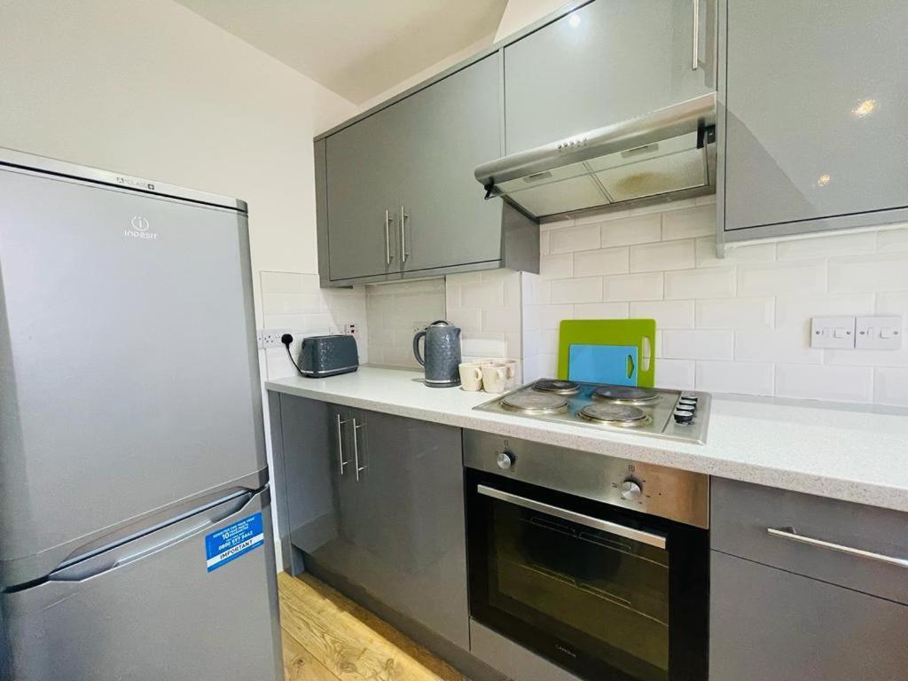 Lovely 2 Bedroom Serviced Apartment In Londra Esterno foto
