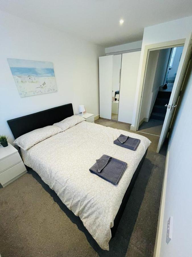 Lovely 2 Bedroom Serviced Apartment In Londra Esterno foto