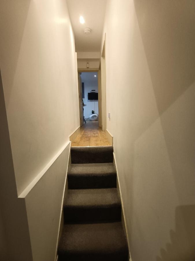 Lovely 2 Bedroom Serviced Apartment In Londra Esterno foto
